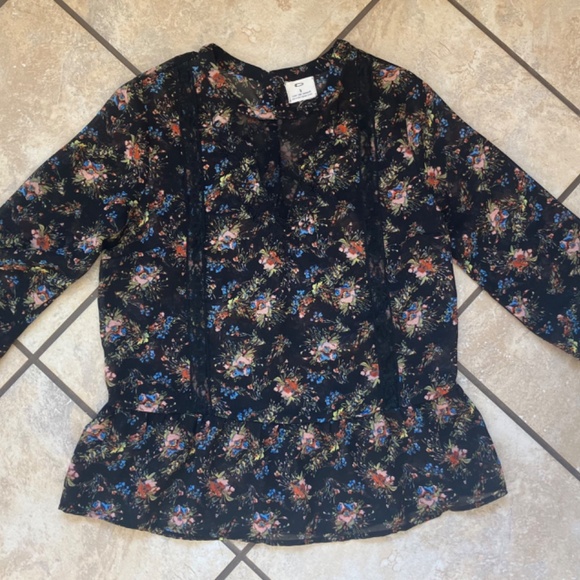 Beautiful Floral Pins and Needles Blouse Size small - Picture 11 of 11